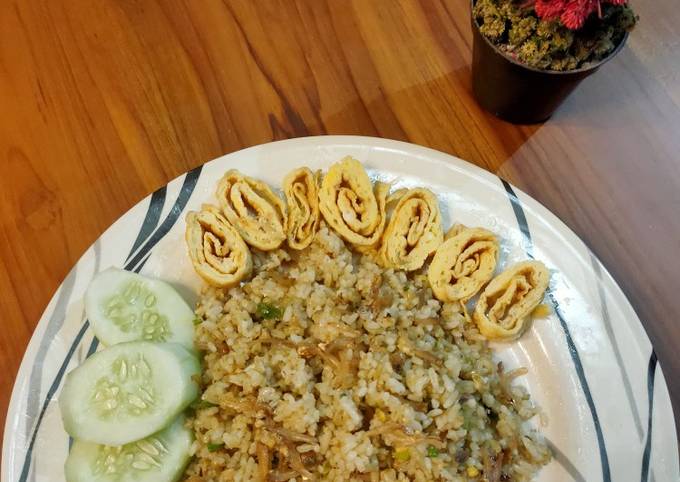 Nasi goreng teri cabe hijau