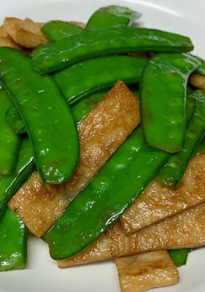 荷蘭豆炒魚糕 的食譜成品照片