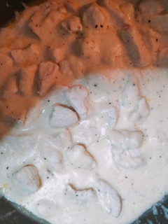 Una foto de Pechuga de pollo en salsa de queso