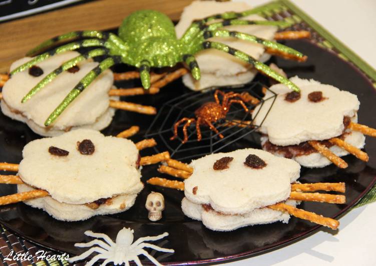 Easiest Way to Make Super Quick Homemade Spooky &amp; Scary Spider Sandwiches