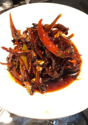 Hình của món Khô cá cơm kho quẹt.