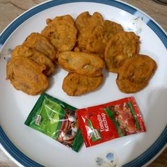 A picture of Baingan k pakoray 🍆🍆.