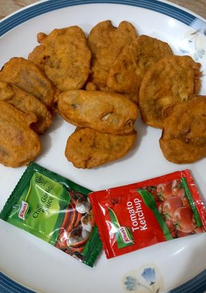 A picture of Baingan k pakoray 🍆🍆.