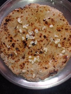 જુવાર ના લોટ નો ગાર્લિક રોટલો (Jowar flour Garlic Rotla Recipe In Gujarati) રેસીપી મુખ્ય ફોટો