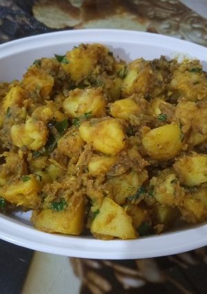A picture of Achari aloo.