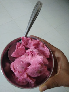 રોઝ ગુલકંદ આઈસ્ક્રીમ (Rose Gulkand Icecream Recipe In Gujarati) રેસીપી મુખ્ય ફોટો