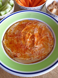 Una foto de Hummus de garbanzo y avellanas