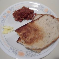 A picture of Canned corn beef.