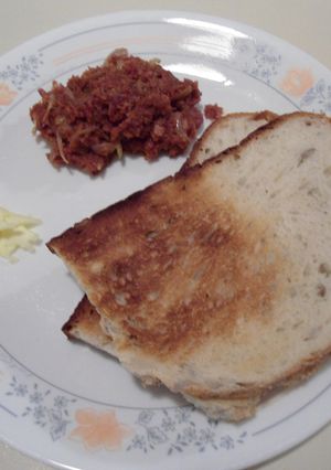 A picture of Canned corn beef.