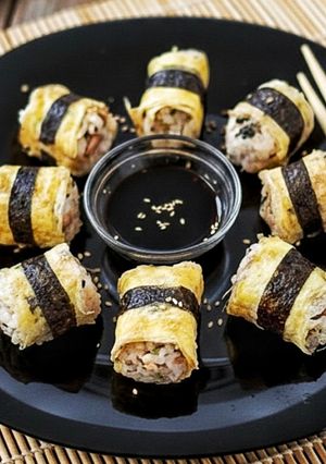 Una foto de Sushi en rollos de tortilla. -Eggrolls sushi-
