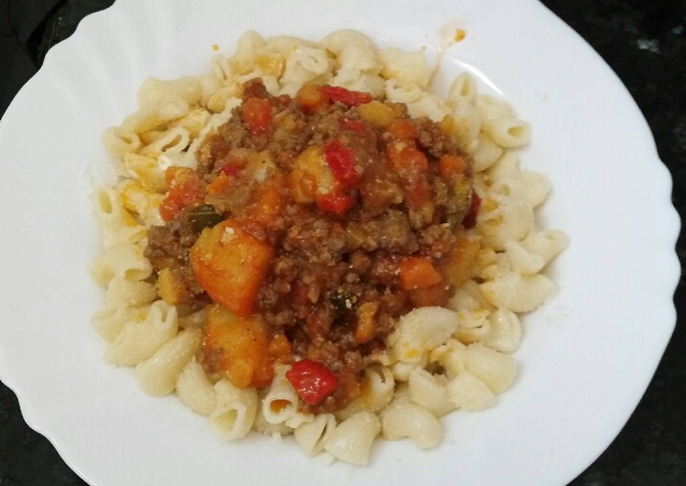 Pasta con carne picada y verdura