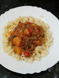Una foto de Pasta con carne picada y verdura