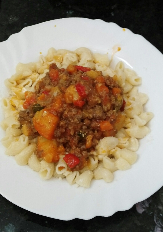 Una foto de Pasta con carne picada y verdura