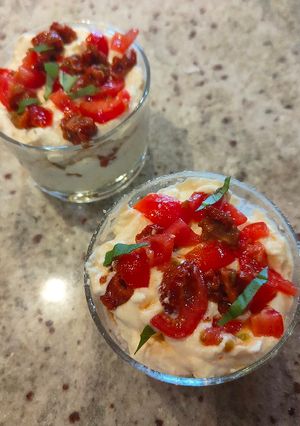 Une photo de Tiramisu salé aux tomates
