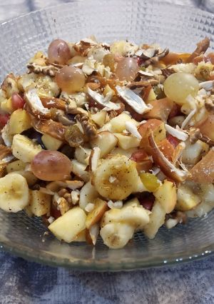 A picture of Fresh fruits and dry fruits chat.