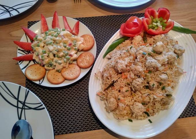 Chicken balls rice with Russian salad