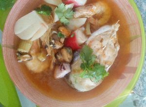 Una foto de Sopa de pescado con tropiezos