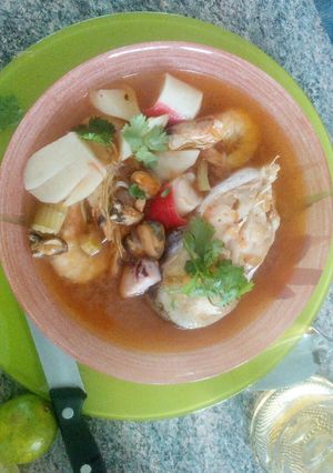Una foto de Sopa de pescado con tropiezos