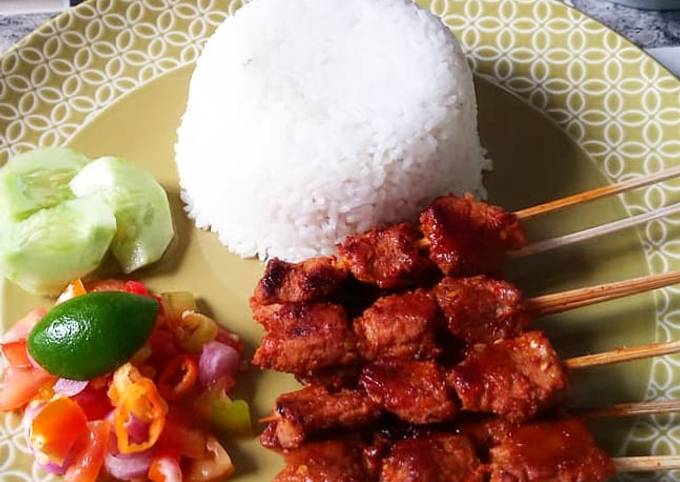 Cara Membuat Sate babi bumbu merah dan sambal dabu-dabu Irit Untuk Jualan