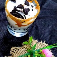 A picture of Oreo caramel dream dessert.