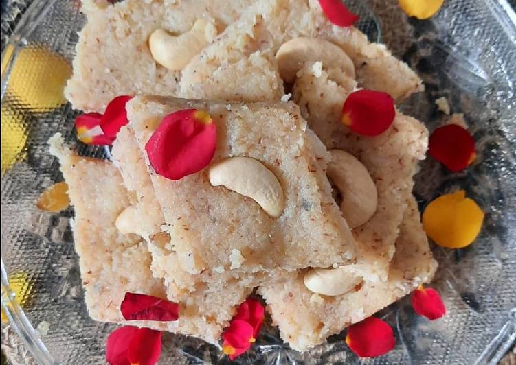 Coconut mawa burfi