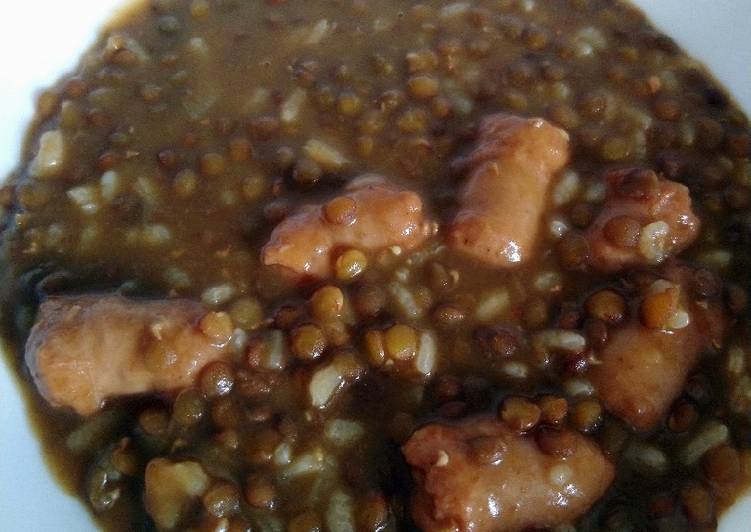 Simple Way to Make Favorite Lentejas con arroz y salchichas en olla rápida