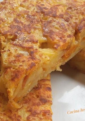 Foto principal de Tortilla de boniato, patata y cebolla