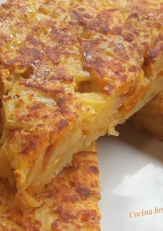 Una foto de Tortilla de boniato, patata y cebolla