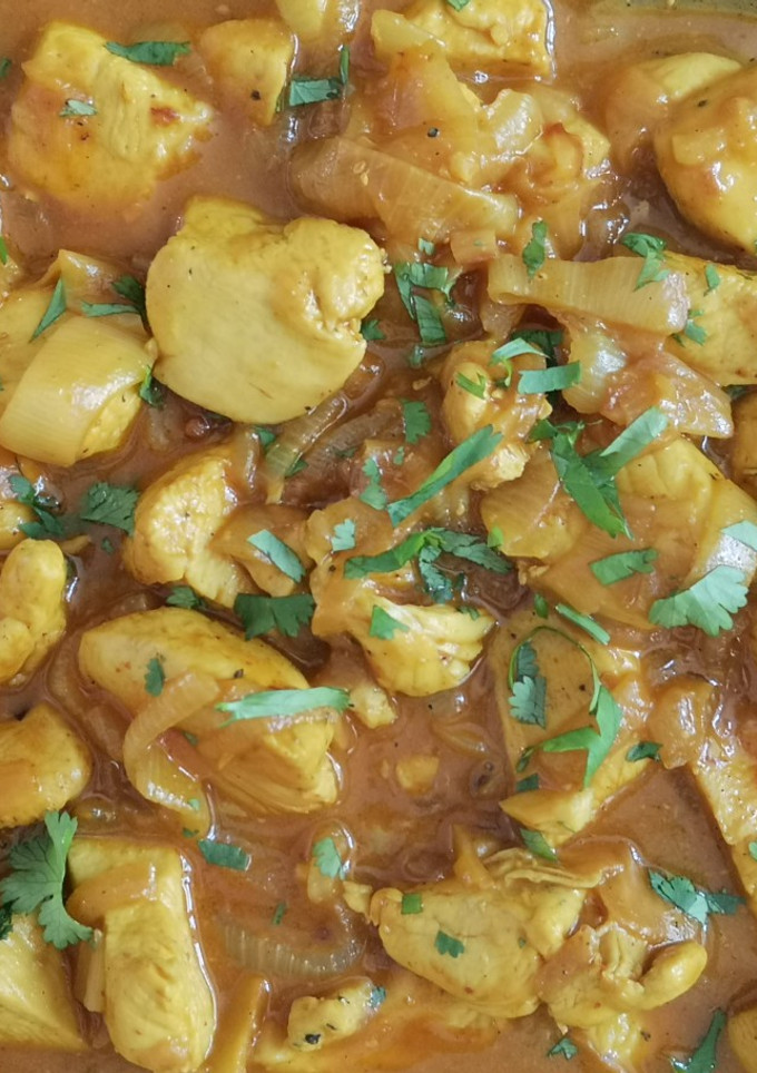 Una foto de Pollo al Curry Tailandés (exótico y fresco)