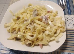 Una foto de Tagliatella con queso mascarpone champiñones y bacon