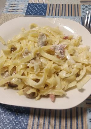 Una foto de Tagliatella con queso mascarpone champiñones y bacon
