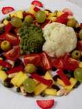 Ensalada de frutas, verduras y frutos secos