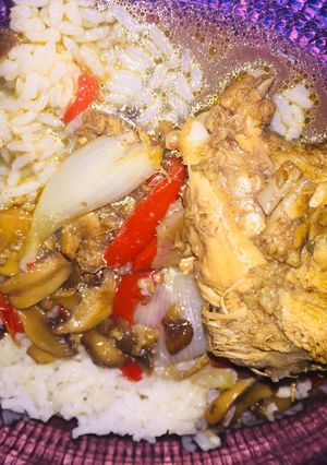 Una foto de Pollo a la champiñón a mi estilo ☺️👌🏻