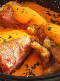 Una foto de Pimientos rellenos de Carne con crema de los mismo Piquillos
