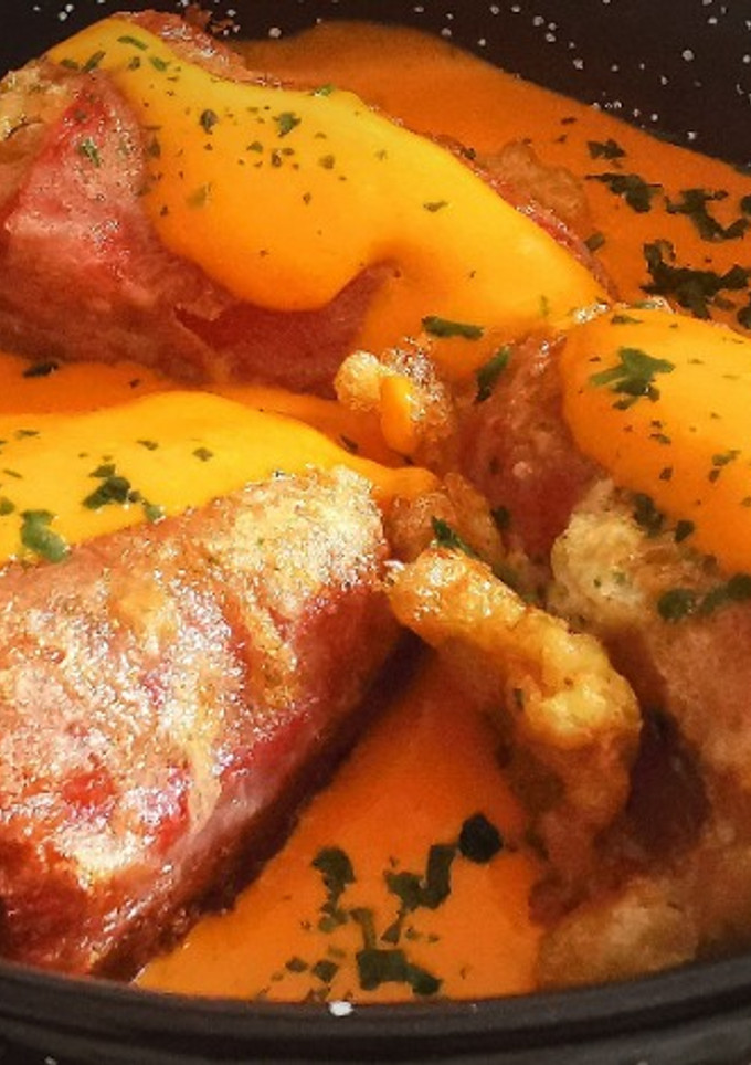 Una foto de Pimientos rellenos de Carne con crema de los mismo Piquillos