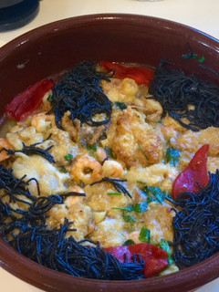 Una foto de Kokotchas de bacalao con langostinos y pimiento