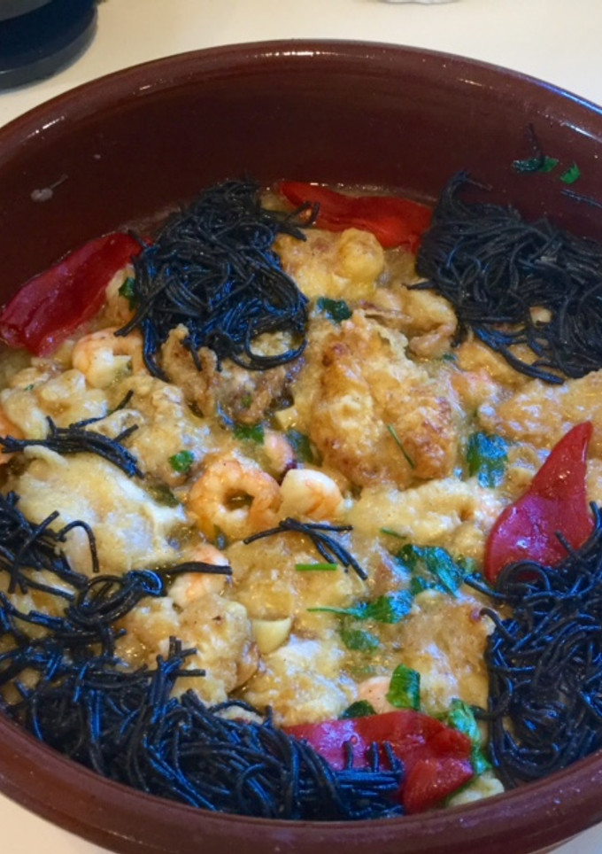 Una foto de Kokotchas de bacalao con langostinos y pimiento