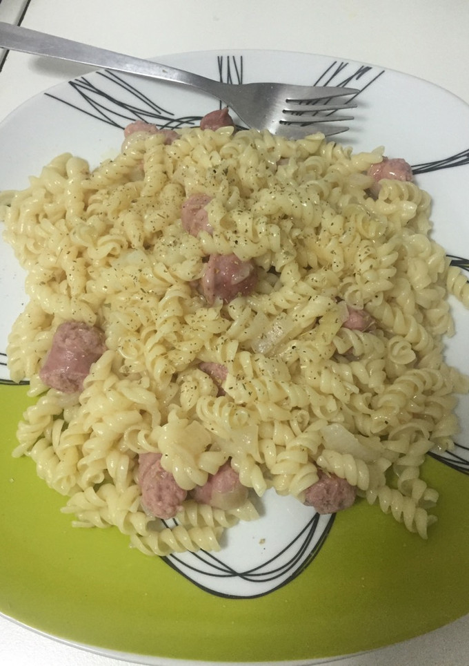 Una foto de Pasta con longaniza blanca