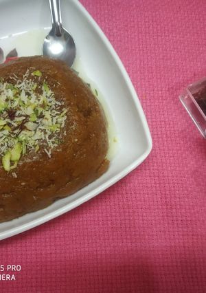 आटे का केसरी हलवा (Aate ka kesari halwa recipe in Hindi) रेसिपी मुख्य फोटो