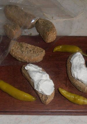 Foto di La meravigliosamente soffice insalata di uova di pesce bianco (taramosalata greca)