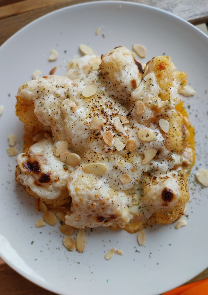Una foto de Coliflor a la sobrasada gratinada con bechamel de Idiazábal