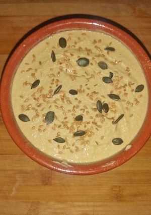 Una foto de Hummus de Aceitunas y Queso Feta