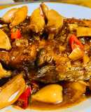 Cá thu một nắng kho cùng nấm đùi gà