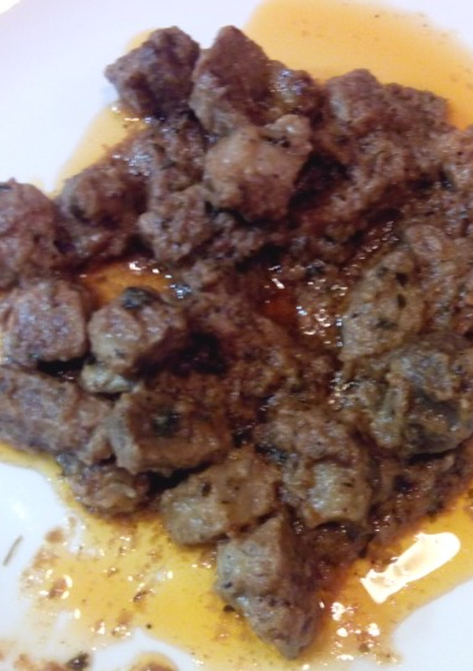 Una foto de Magra de cerdo en salsa de almendras y ñoras