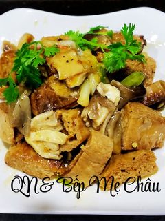 Hình của món Sườn chay, nấm rơm kho chao.