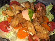 Una foto de pollo en salsa rosada