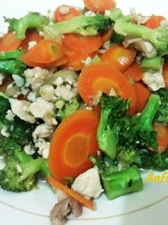 Foto resep Tumis brokoli, wortel, ayam, kecap Inggris