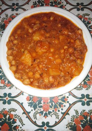 A picture of Aloo channa.