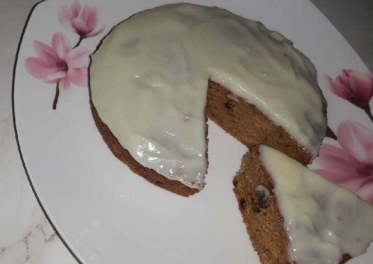 Small carrot cake with cream cheese frosting