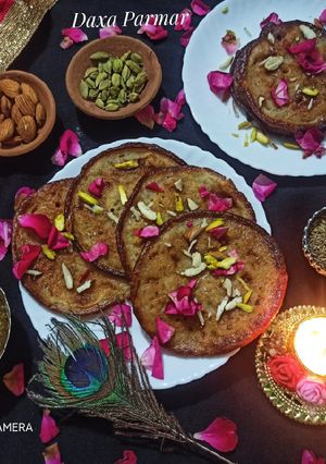 બનાના માલપુઆ (Banana Malpua Recipe in Gujarati) રેસીપી મુખ્ય ફોટો